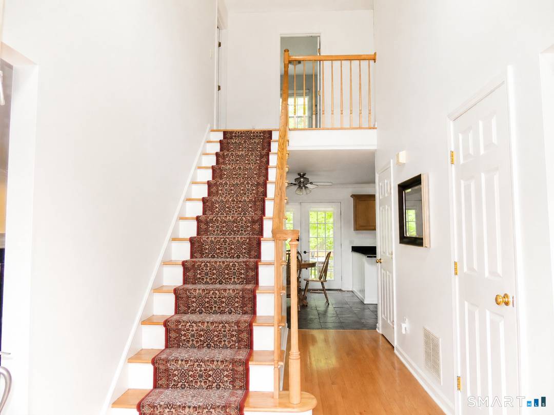Perfectly situated on a quiet cul de sac in desirable Great Oak Farm, this beautiful 3 bedroom, 2.