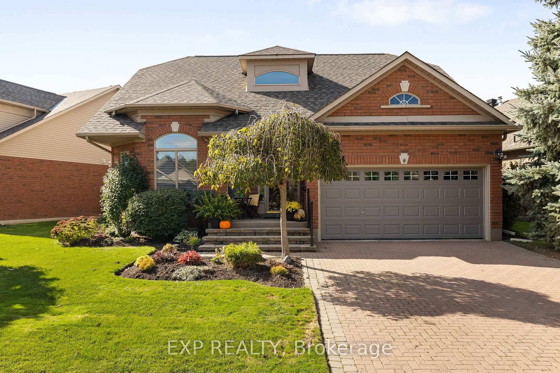 Welcome to 6 Bella Vista Trail, an exquisite bungaloft nestled in a prime Alliston neighbourhood !