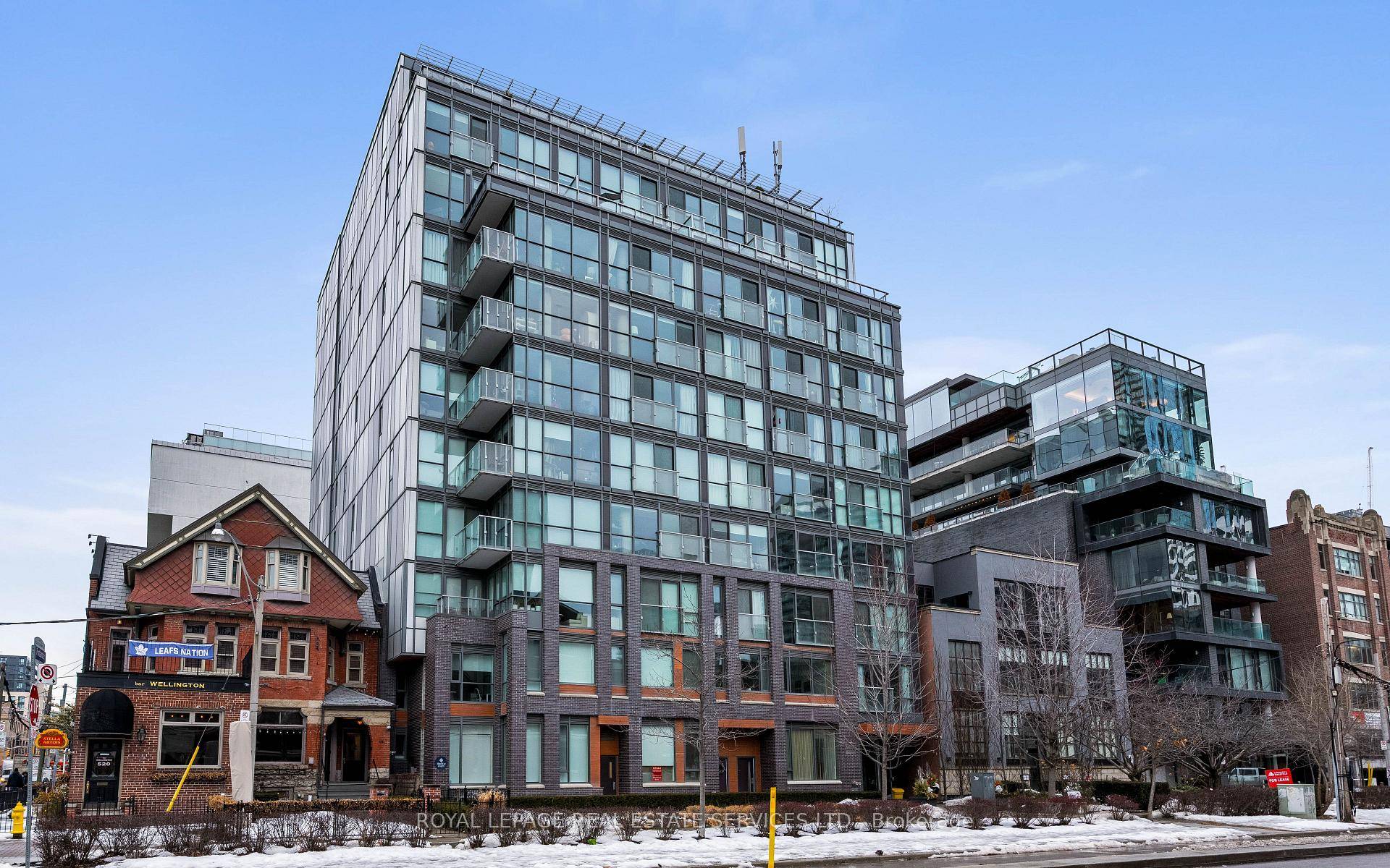 Zoned for live work, this sun filled, south facing 1 bedroom, 1 bathroom condo is a rare find in one of Toronto's most sought after neighbourhoods.