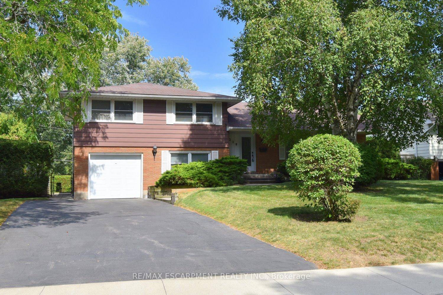 Welcome to desirable southeast Burlington !