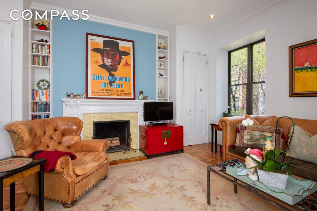 QUINTESSENTIAL TOWNHOUSE LIVING !