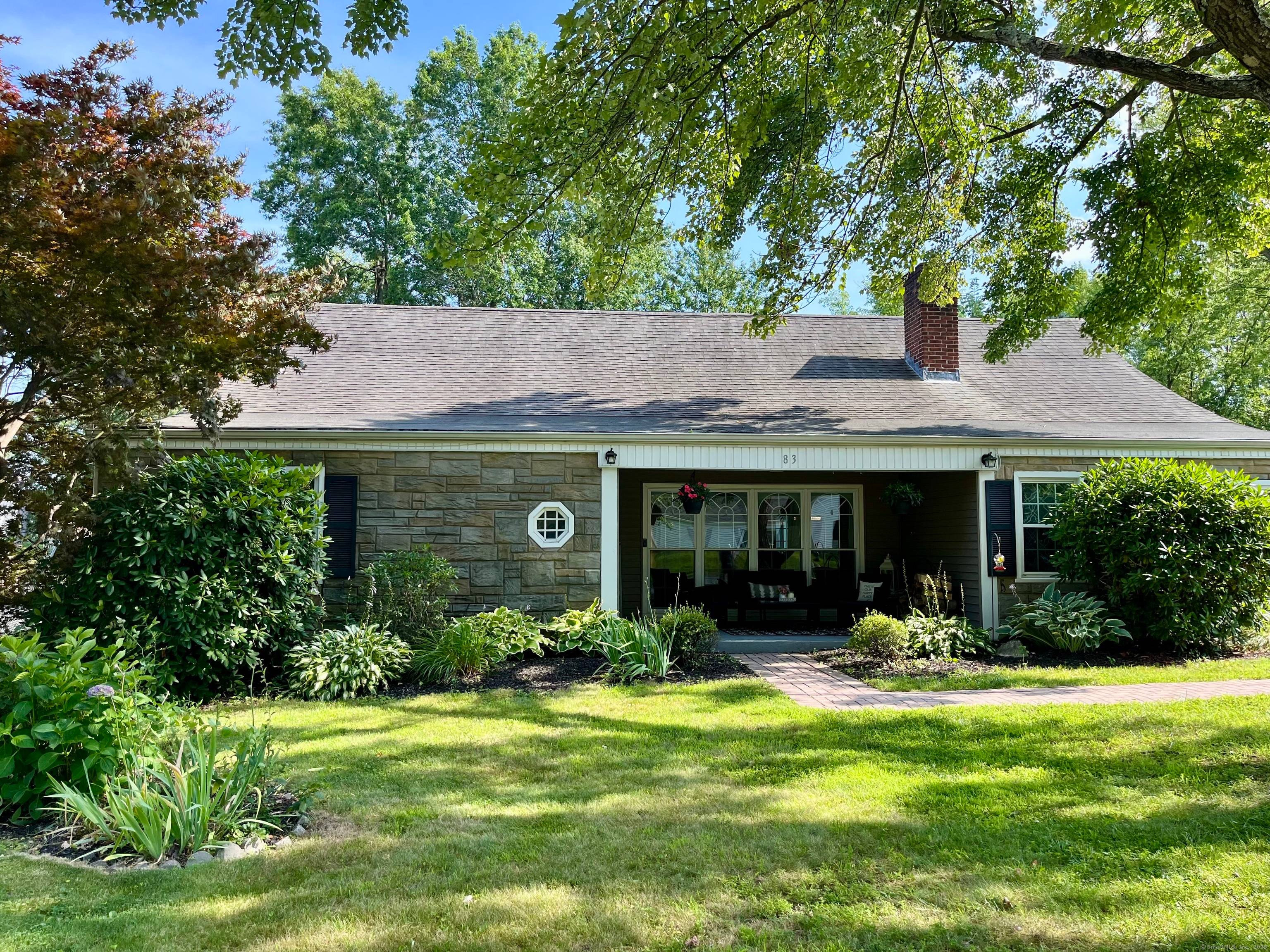 IMMACULATE MOVE IN READY CAPE.