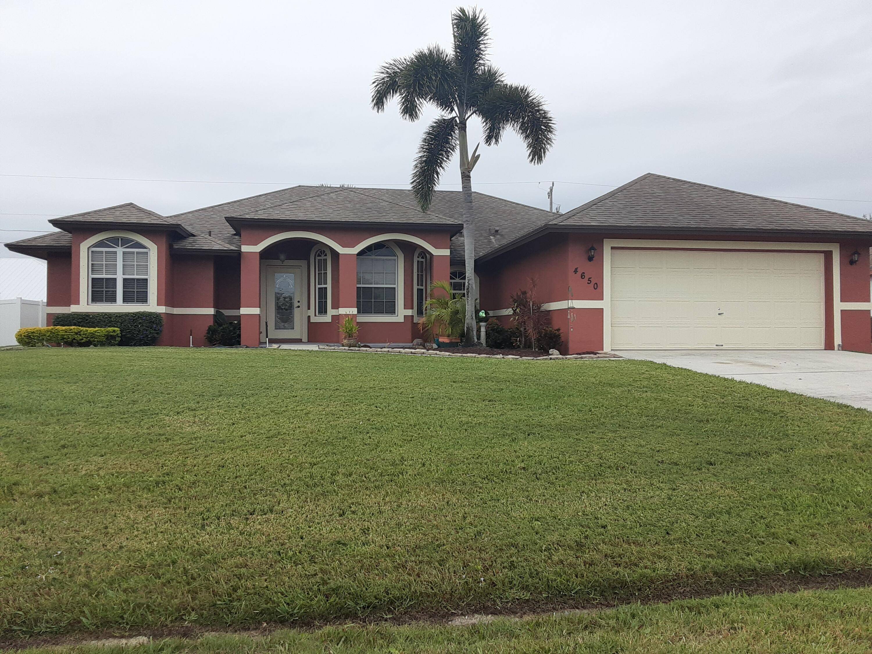 Beautifully maintained open concept home featuring state of the art kitchen with granite counters hi end cabinets, split bedrooms and formal master bedroom suite.