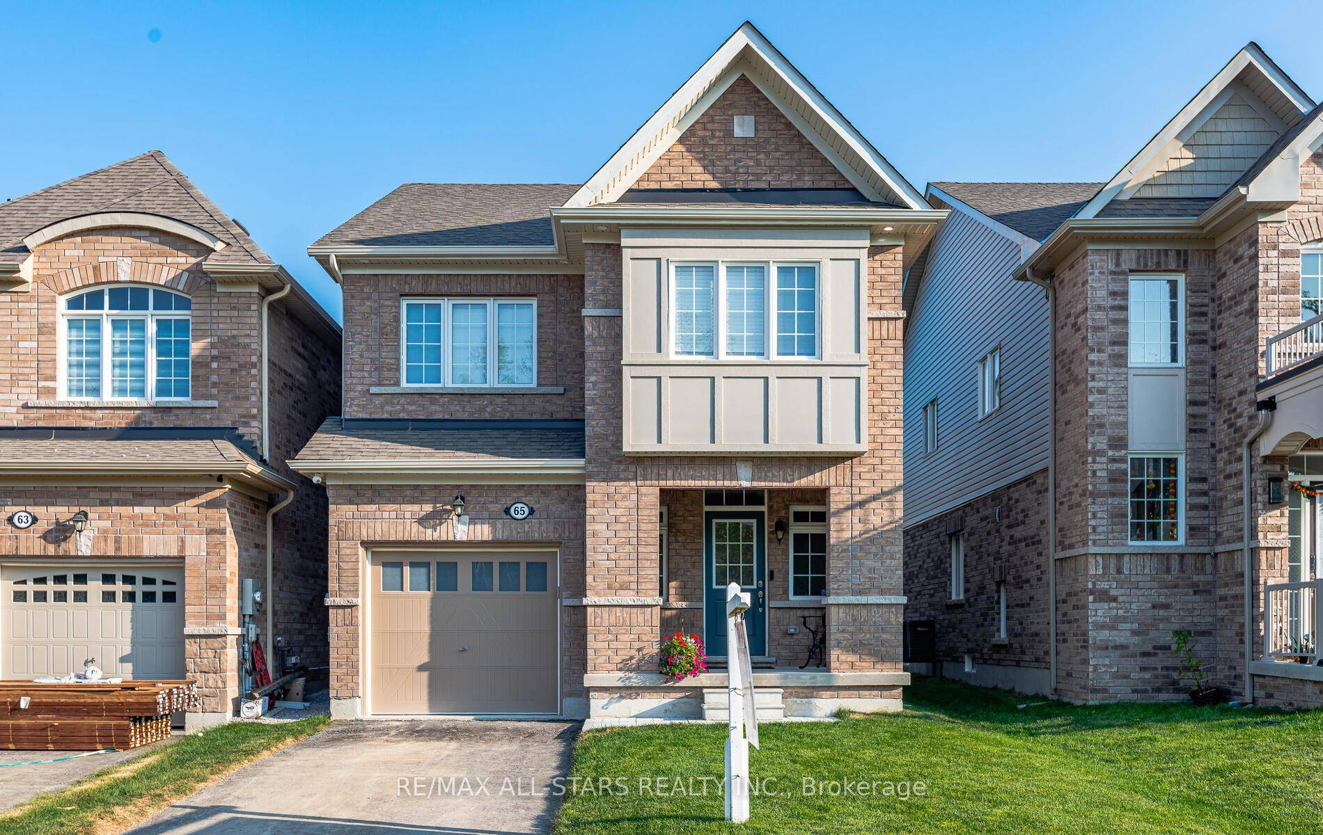 Check out this stunning, upgraded 4 1 bedroom home, situated on a Premium Lot with a Treed Ravine directly across the street no homes in sight, and No Sidewalk for ...