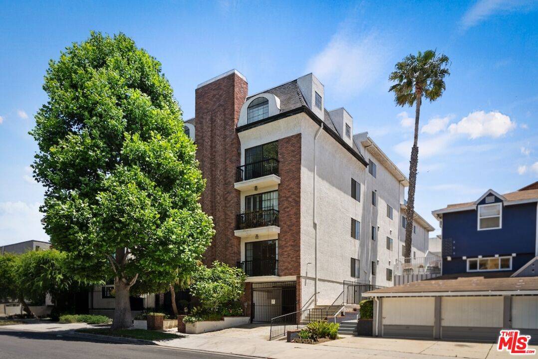 10620 Eastborne Ave 3BR Westwood La