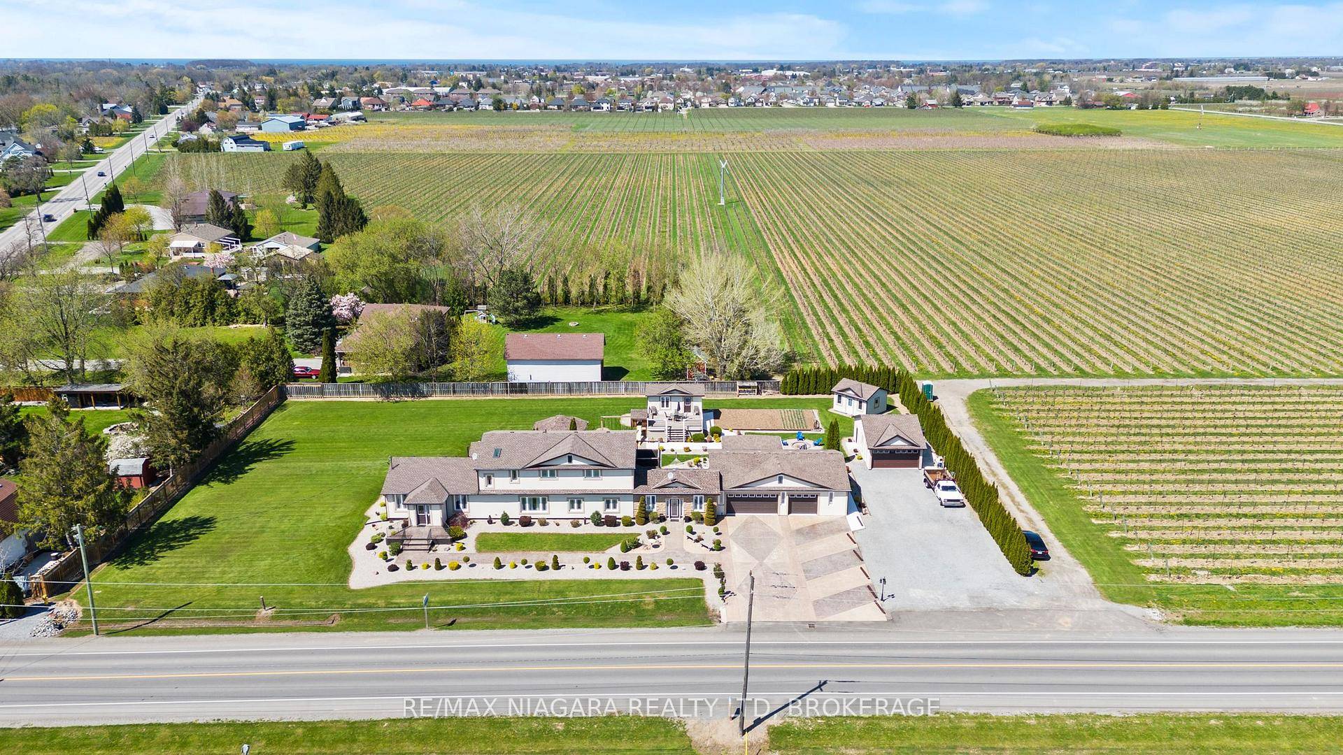 Welcome to this stunning 3, 700 sq ft two story home nestled in the picturesque community of Niagara on the Lake, surrounded by serene vineyards and breathtaking countryside views.
