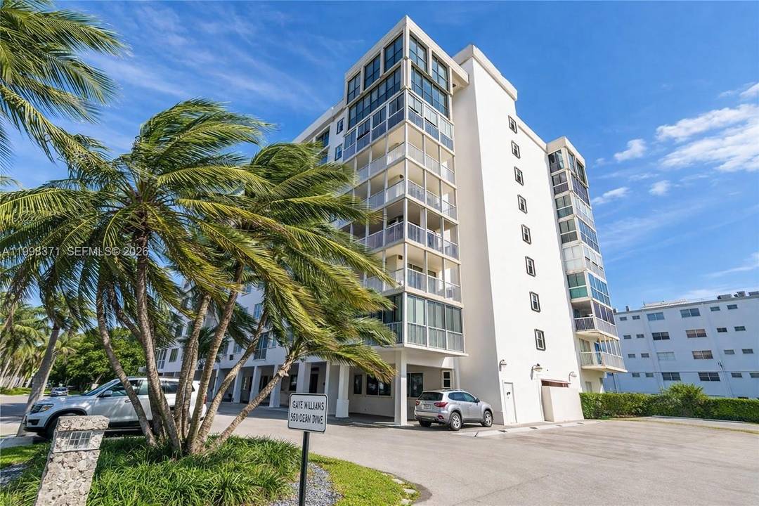 Bright and spacious 2 bedroom den 2 bath residence with an enclosed balcony and floor to ceiling windows that flood the unit with natural light.