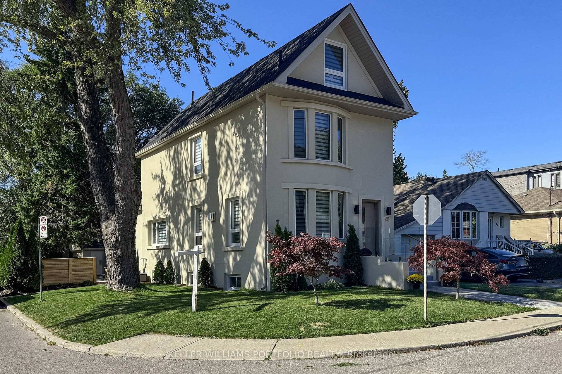 Premium Basement Apartment with a Separate Entrance Safe amp ; Sound insulation separates this legal light filled apartment.