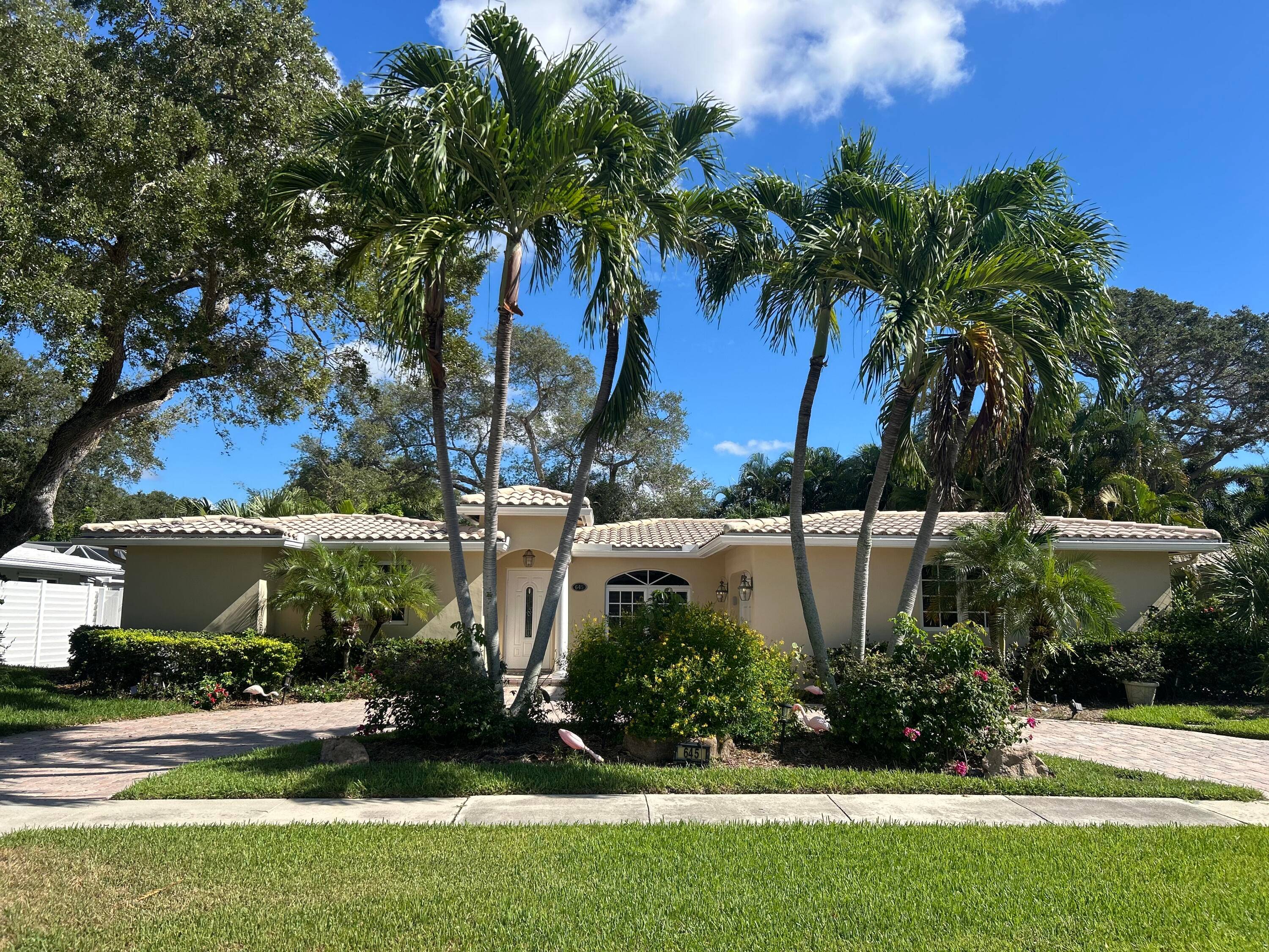 Prime location in East Boca.