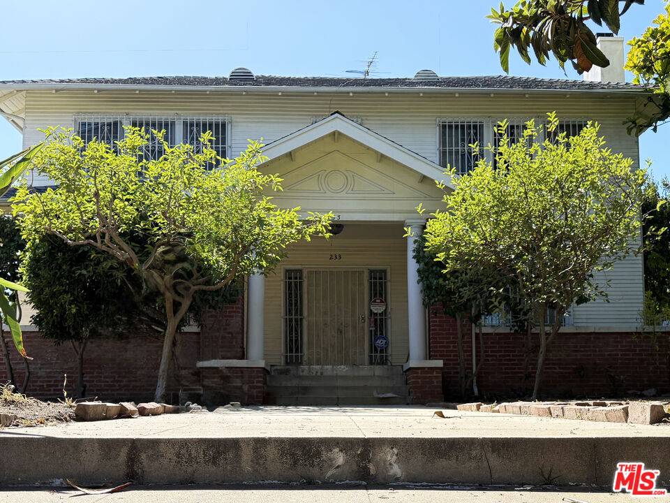 233 S Van Ness Ave 5BR Mid Wilshire La