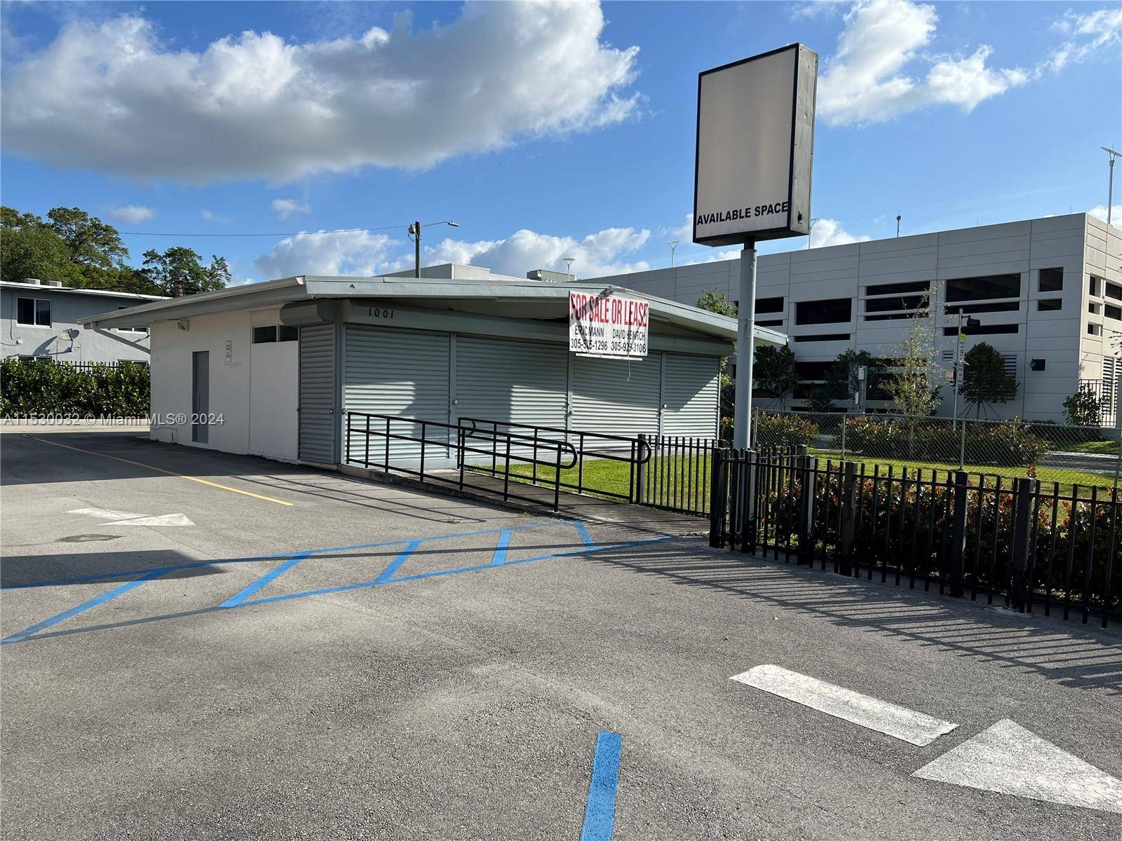 GREAT LOCATION TO OPEN A BANK, MOBILE STORE, CONVENIENCE STORE, BARBER SHOP, HAIR SALON, PHYSICAL THERAPY, DENTIST, MEDICAL DOCTOR Price to Sell 1, 600, 000 Or For Lease at 6, ...
