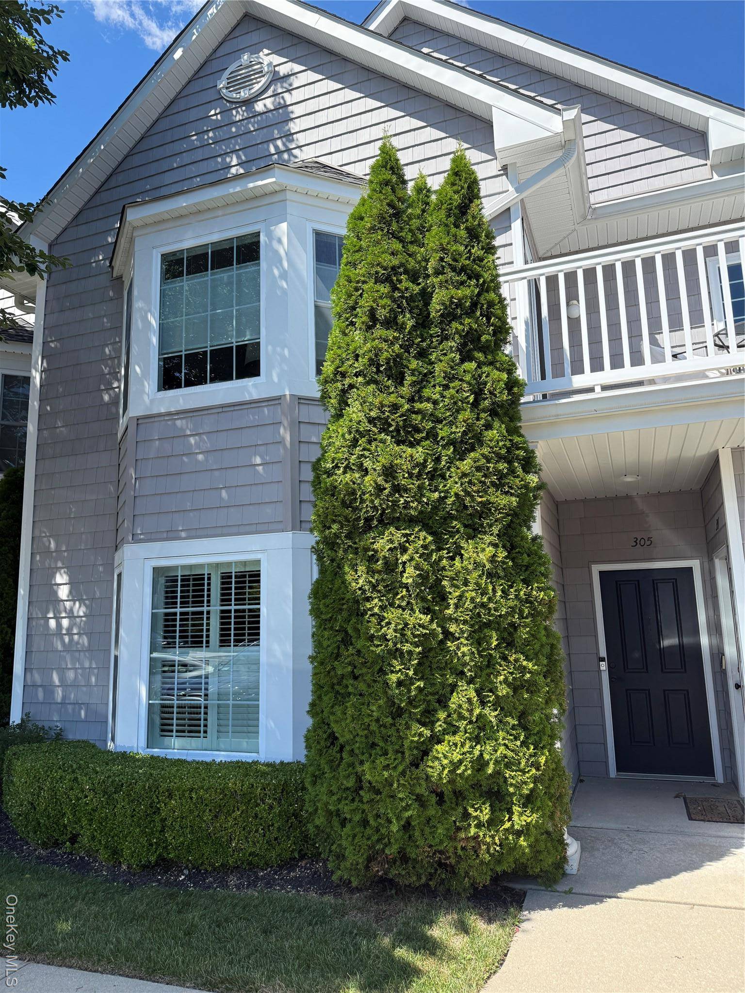 Welcome to maintenance free living at 305 Okeefe Court in Oakdale !