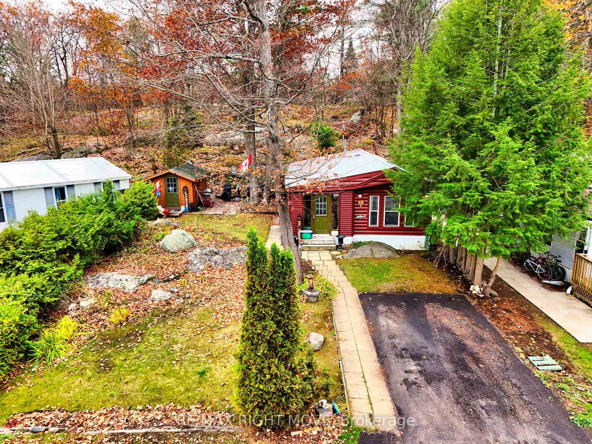 Affordable Year Round Living in Beautiful Muskoka 2 Bedroom Mobile Home in SunPark Beaver Ridge Estates.
