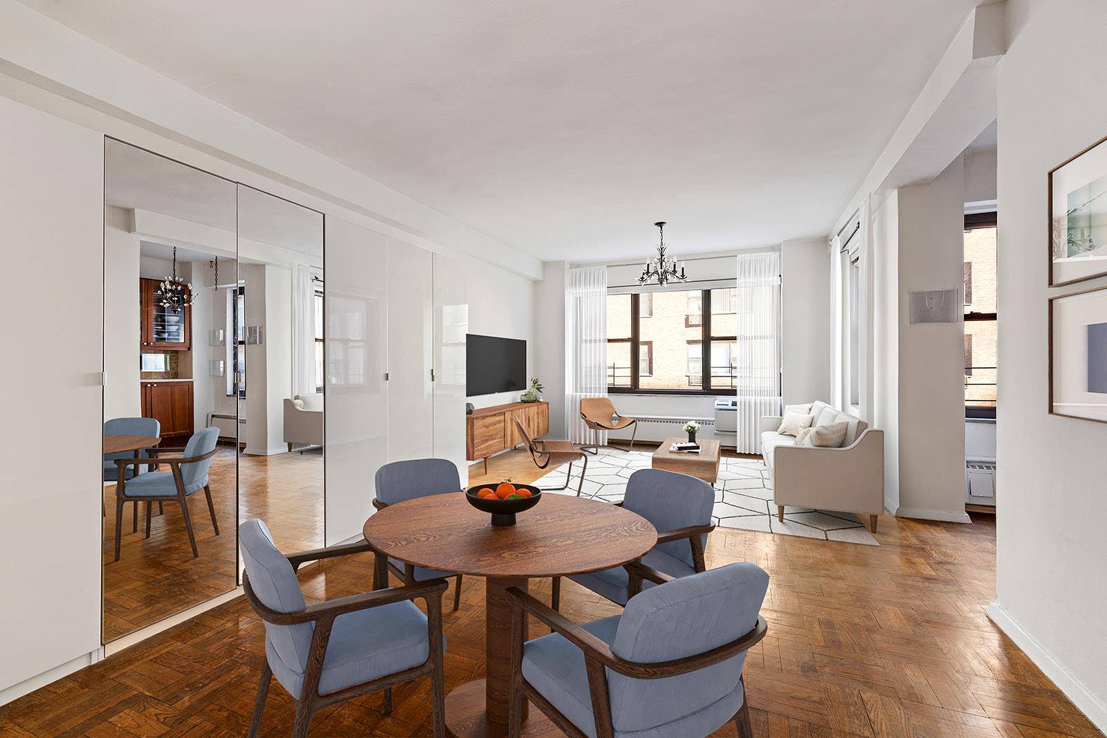 Spacious King Size One Bedroom in Tudor City's Best Kept Secret Welcome to Apartment 5FS at 2 Tudor City Place, a rare king size one bedroom in one of Tudor ...
