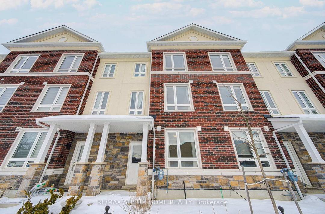 Move in Ready. Welcome to this gorgeous, warm, and inviting freehold townhouse nestled in the highly sought after Wismer community !