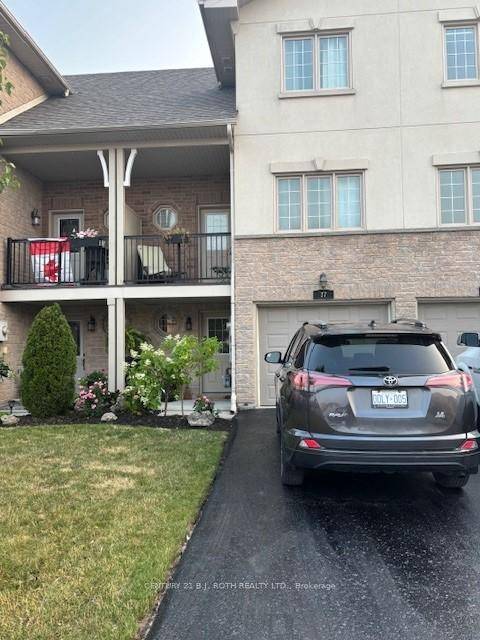 Priced to Sell ! ! Welcome to 175 Stanley Unit 37.