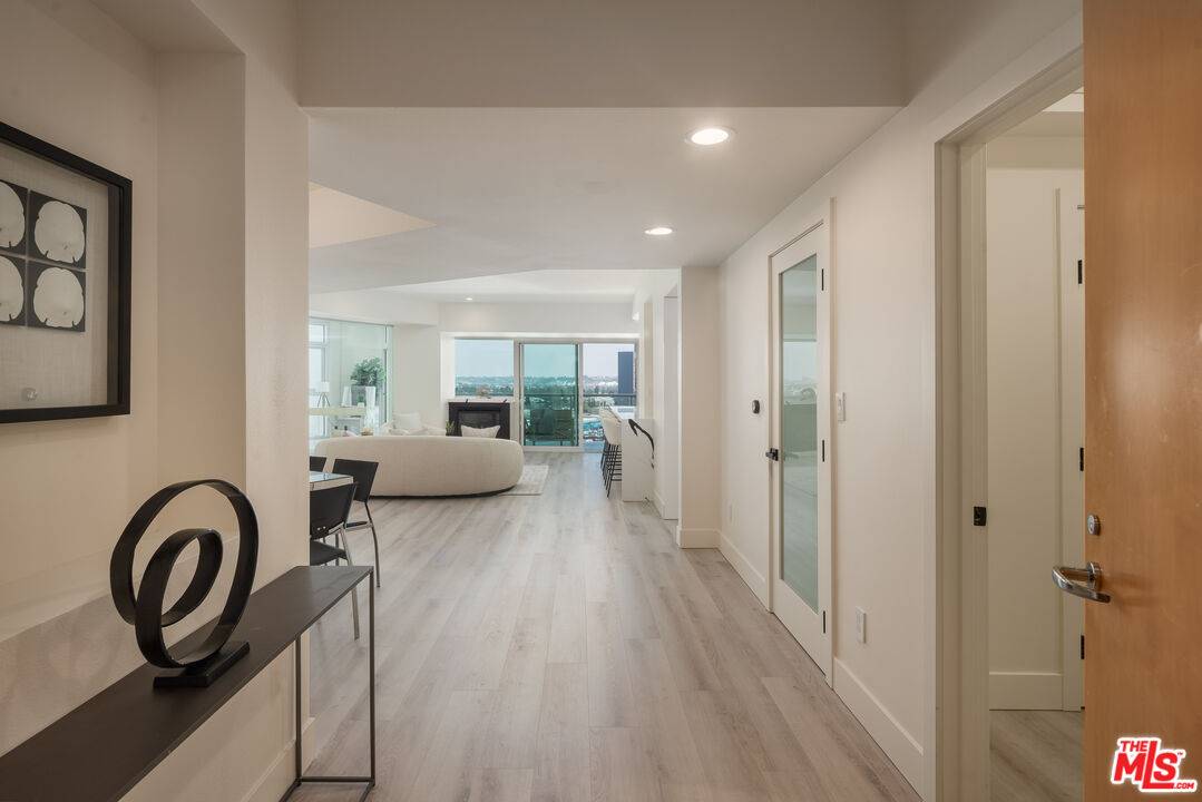 13600   Marina Pointe Dr 3BR Marina Del Rey La