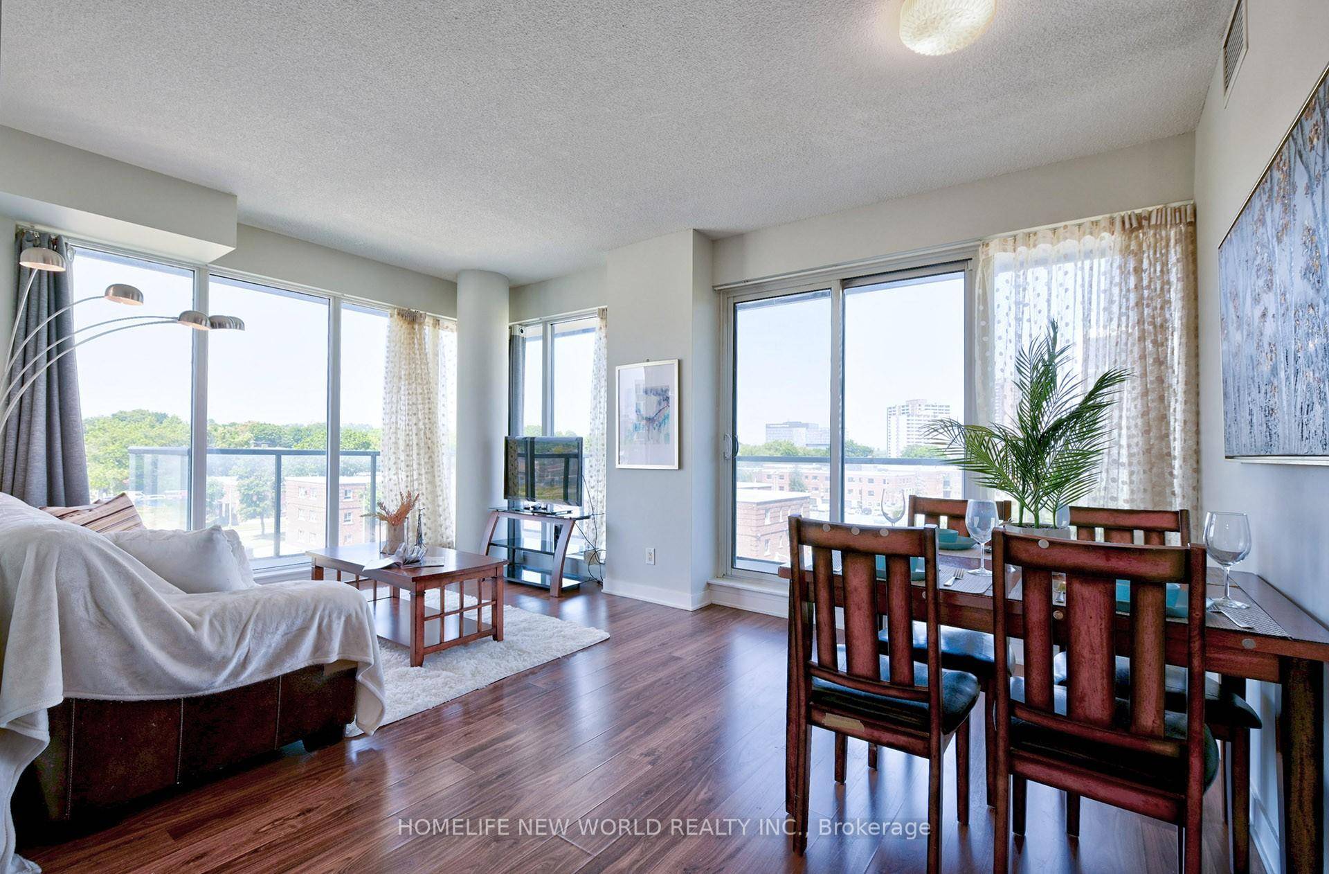 Corner 2 Bdrms, 2 Full Bath, Corner Unit In Heart Of Down Town Toronto, Distance To The Eaton Centre, TMU, St.
