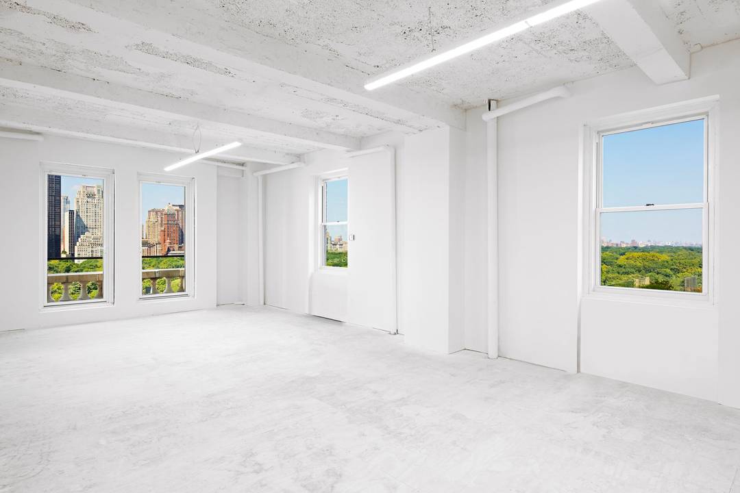 Commanding the entire 18th floor of the legendary Sherry Netherland Hotel, this extraordinary full floor residence presents a once in a generation opportunity to own an expansive, light filled home ...