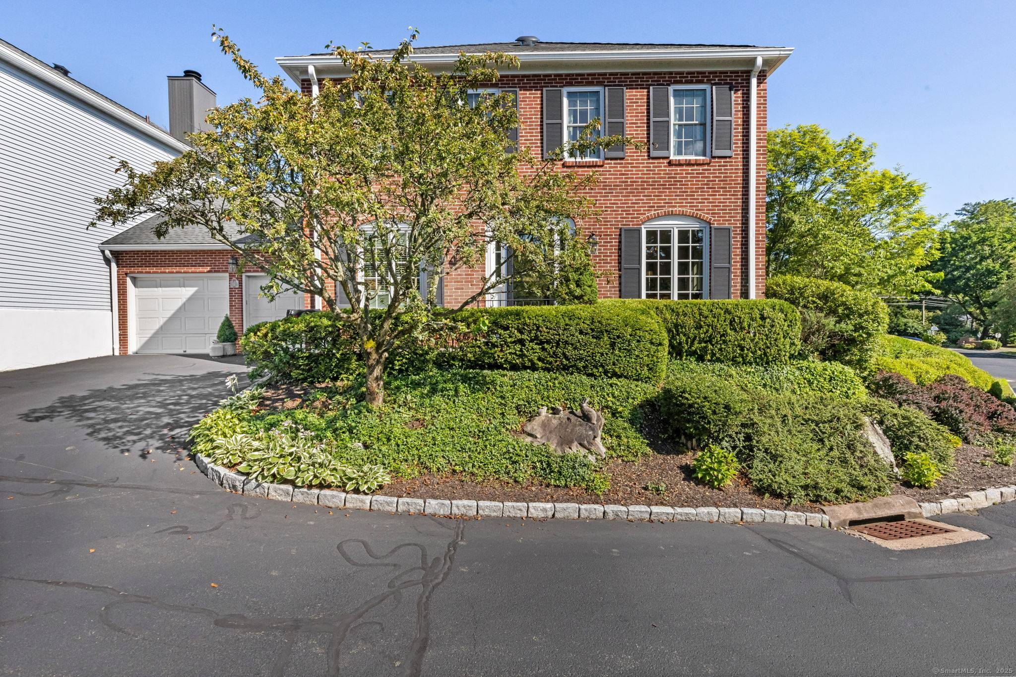 Welcome to this meticulously maintained, bright, and spacious end unit townhome in the sought after Leefair complex.