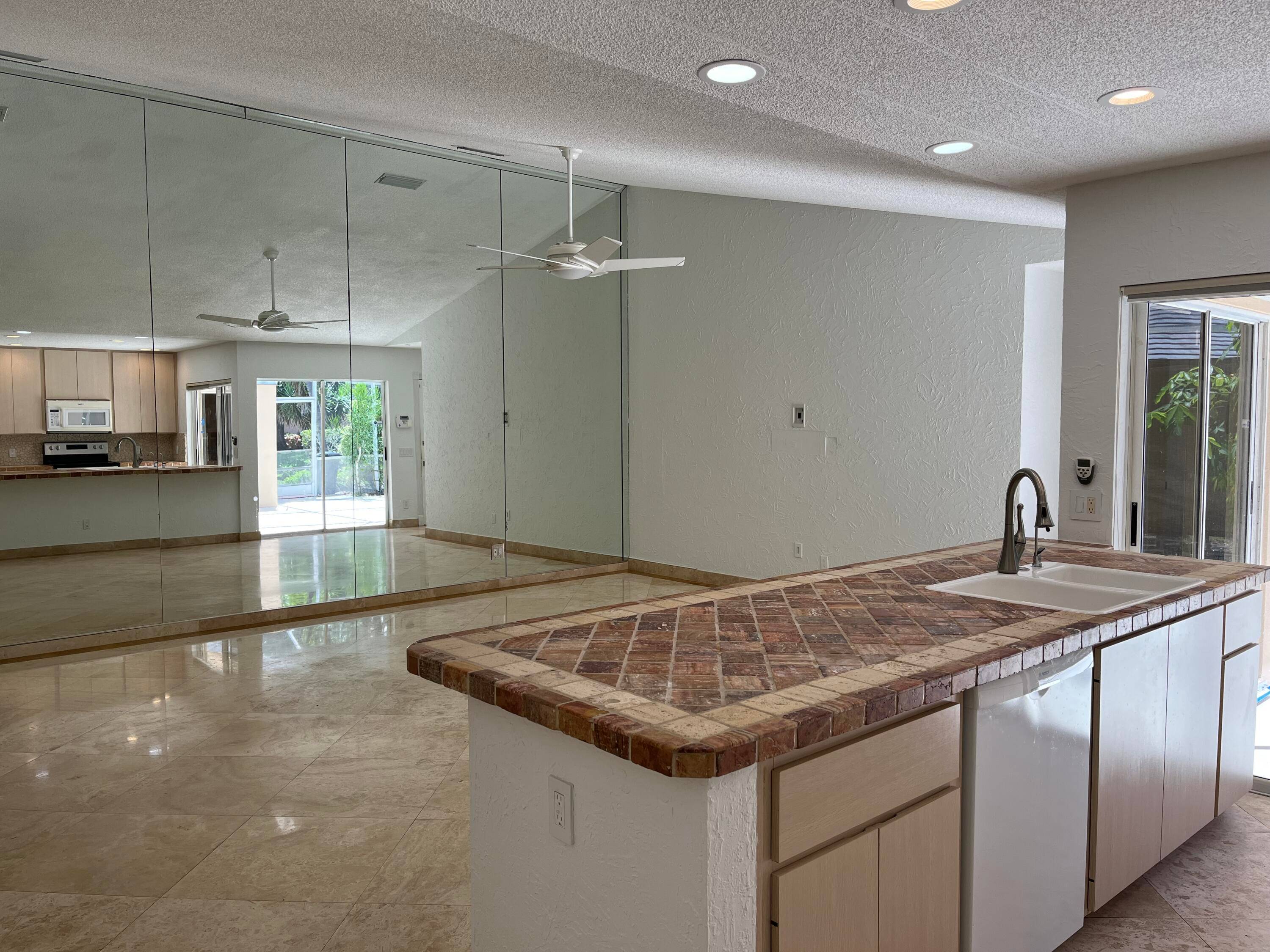 Fabulous single story townhome in excellent condition in the heart of Palm Beach Gardens.
