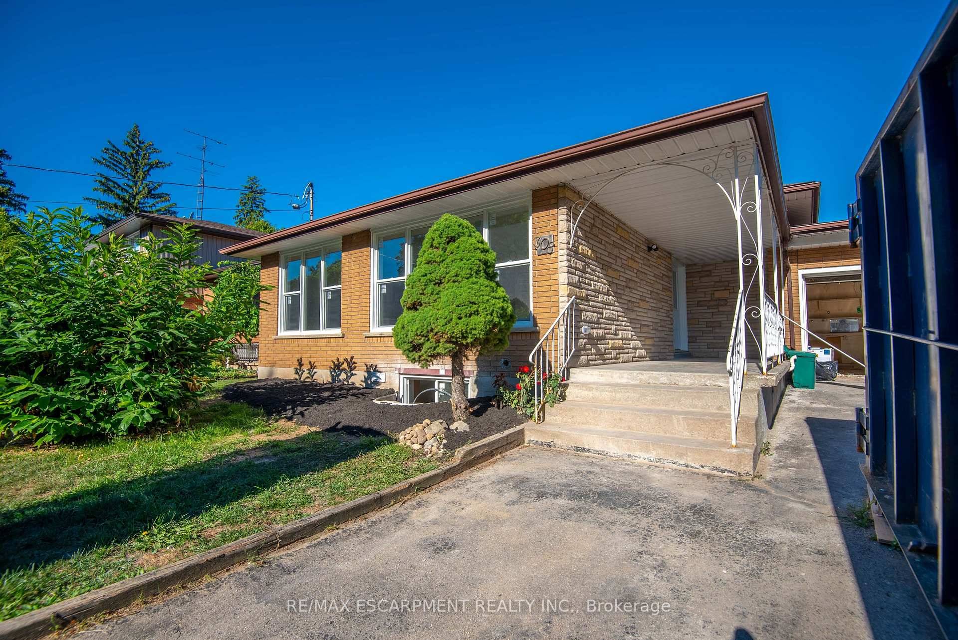 Renovated 3 bedroom, 1 bath split level unit in a quiet, desirable area of Hamilton.