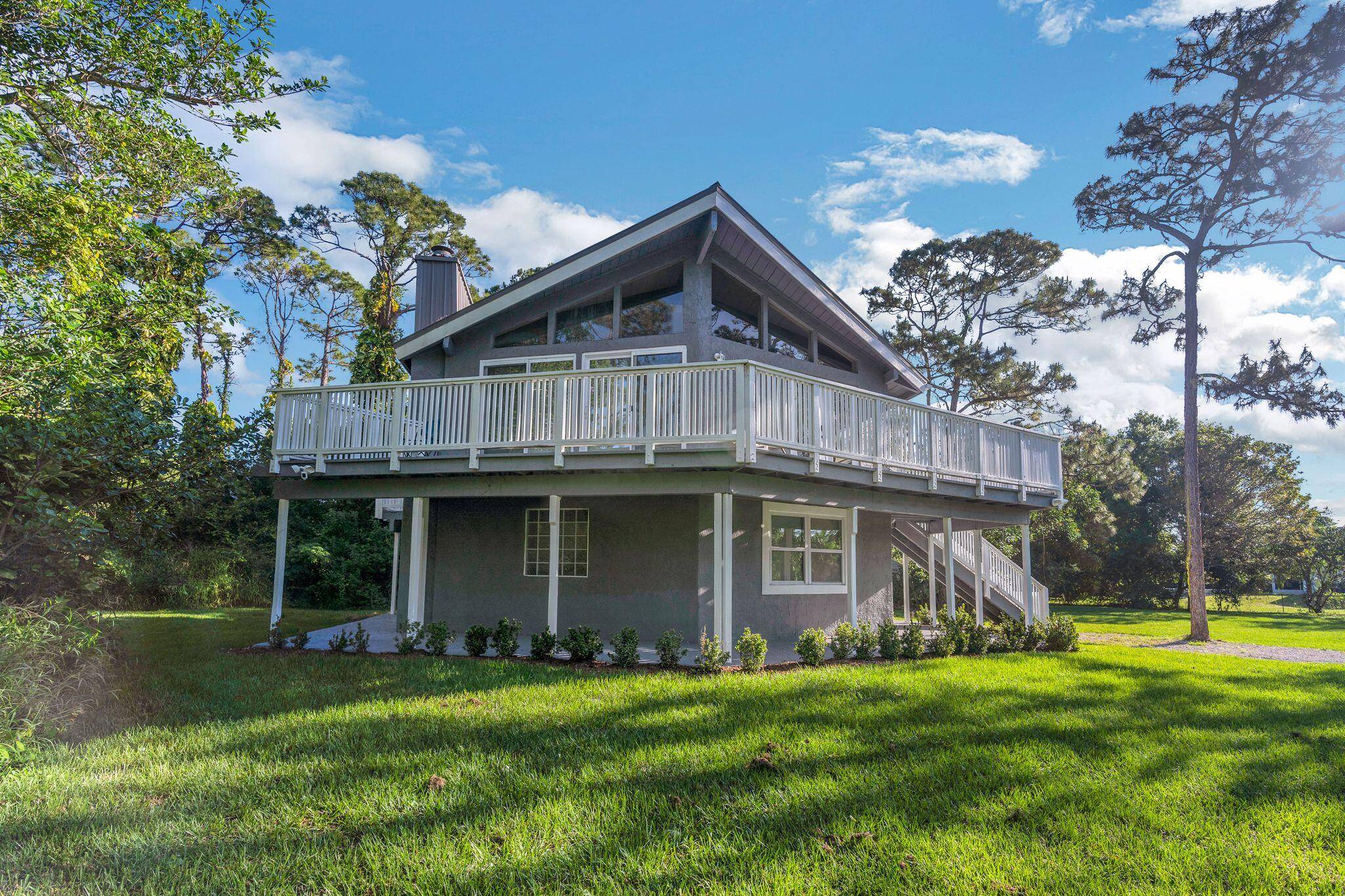 Beautiful, spacious, and fully updated 2044 sq.
