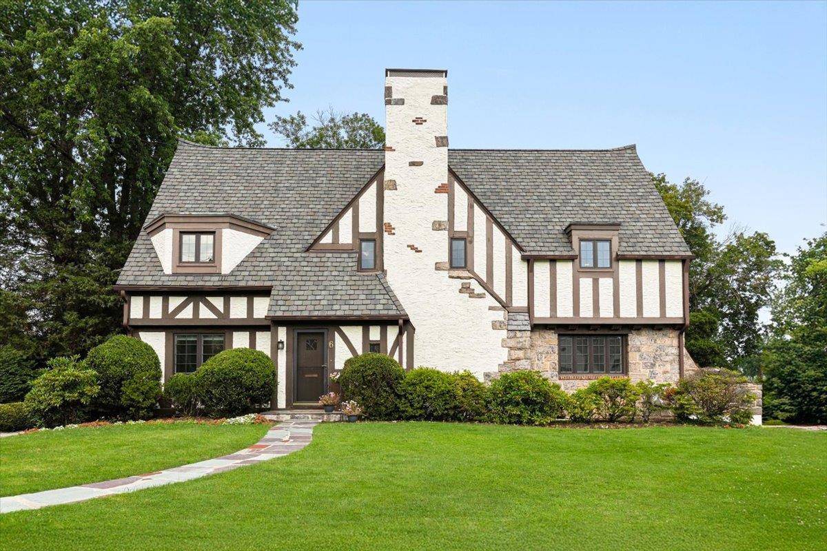 Tucked away on a quiet, tree lined street in the heart of Gedney Farms, this exceptional English Tudor offers a rare blend of architectural charm, modern luxury, and sweeping golf ...