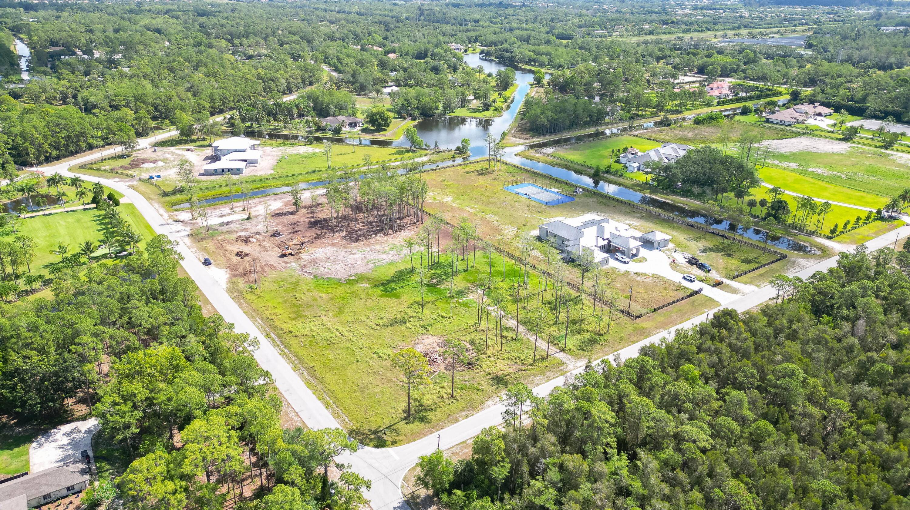 Amazing and clear 5 acres lot in Homeland.