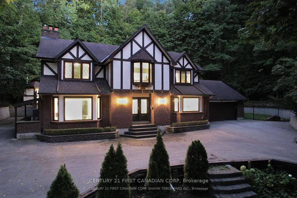 FOR LEASE ! This is a rare opportunity, properties like this do not come available for lease very often.
