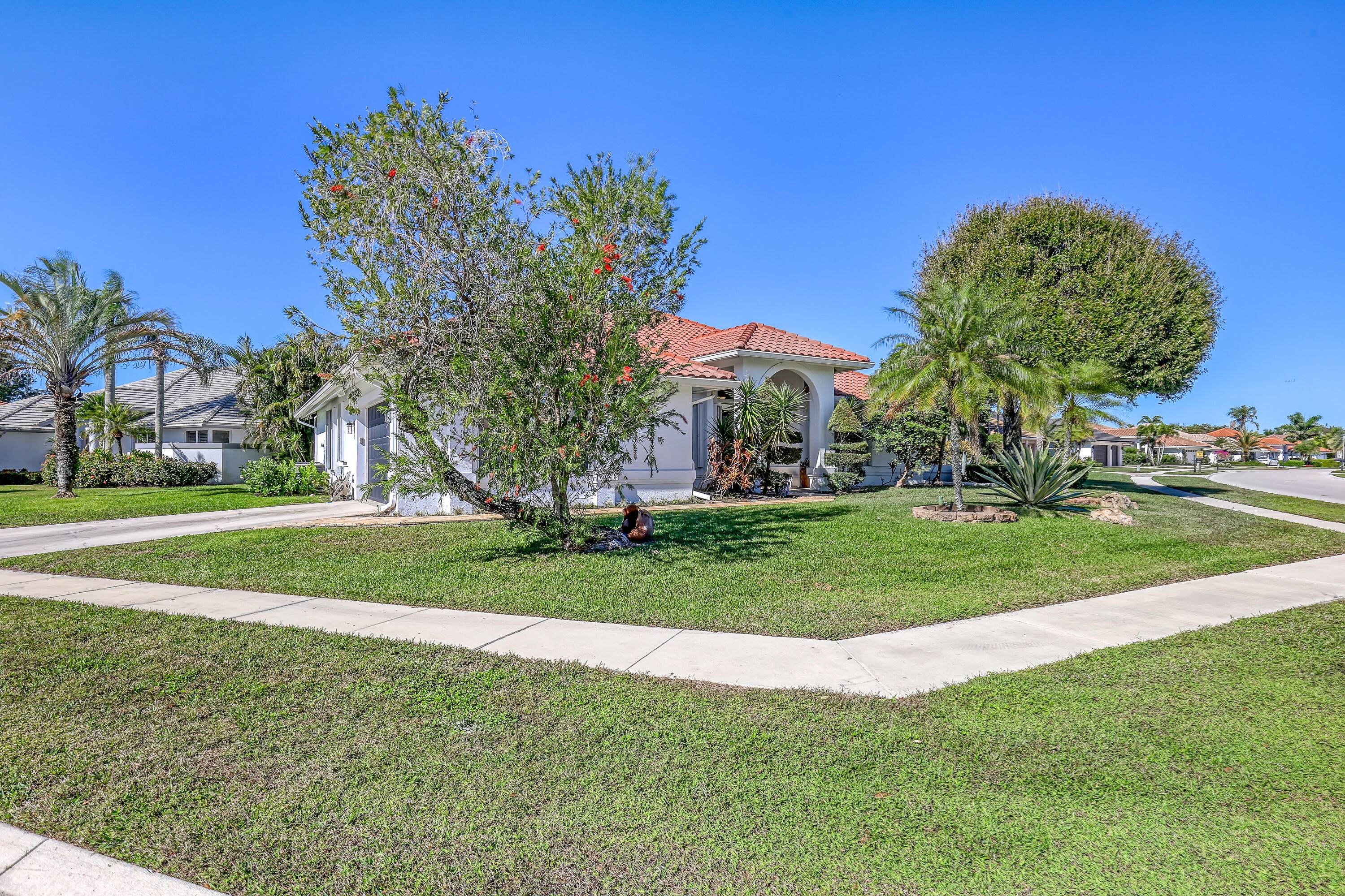 MOTIVATED SELLER ! Also avail for LEASE !