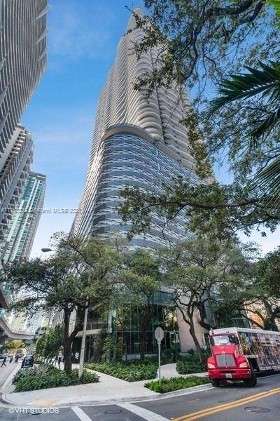 64 Story Iconic Tower conveniently located !