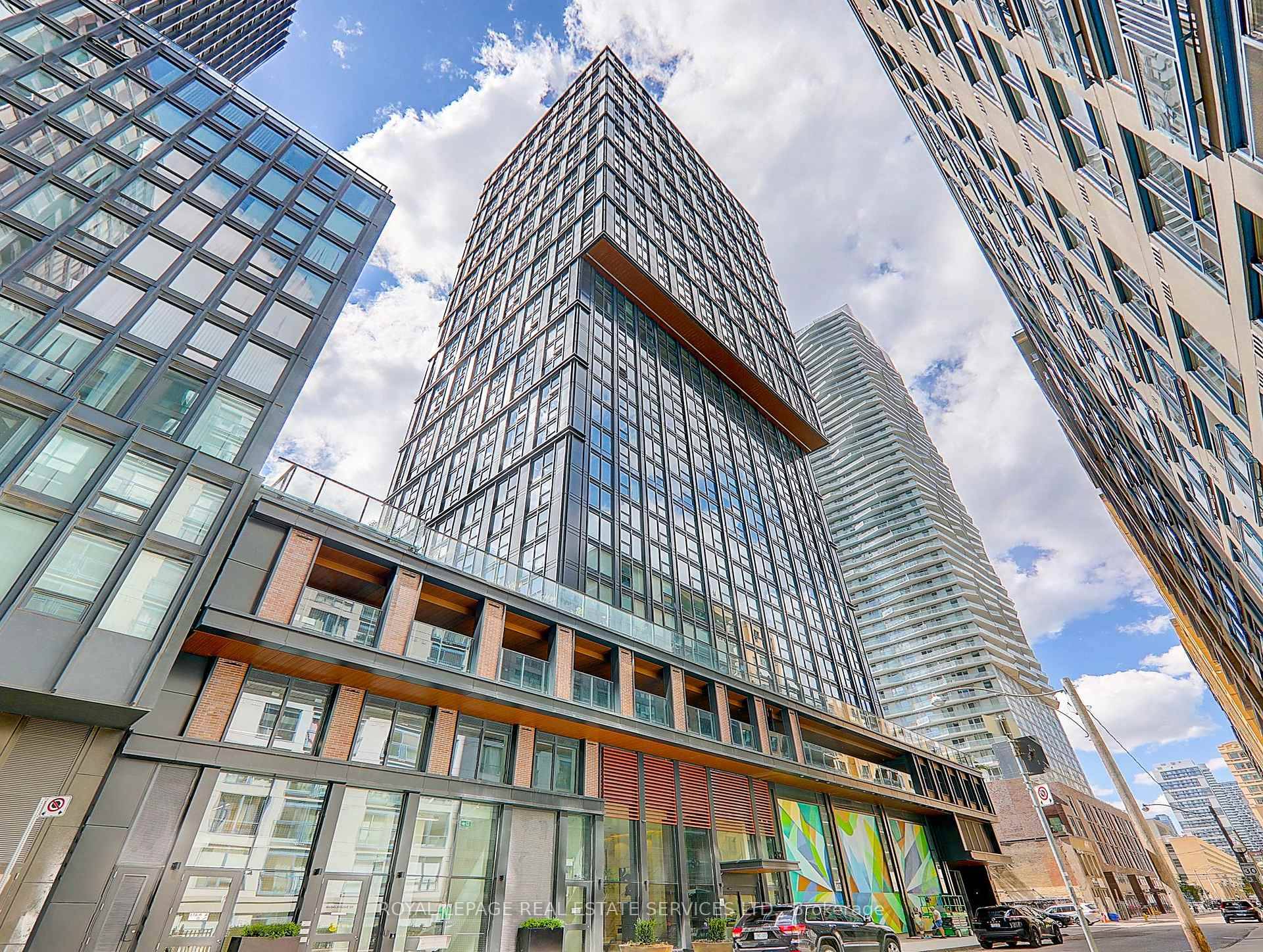 Welcome to 82 Dalhousie St 3312 a bright, modern 1 year old 2 bedroom, 2 bath corner suite in the heart of downtown Toronto !