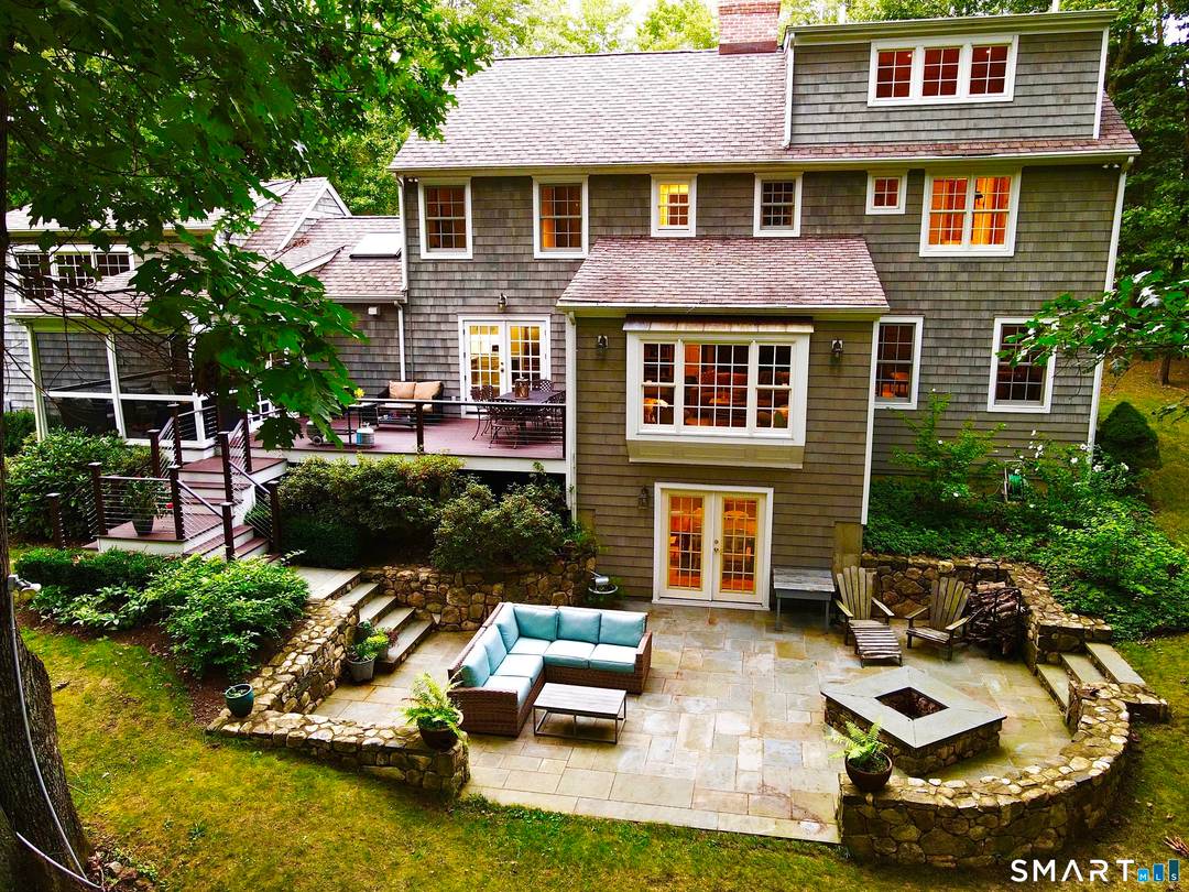 Available NOW, in South Ridgefield on a quiet cul de sac.