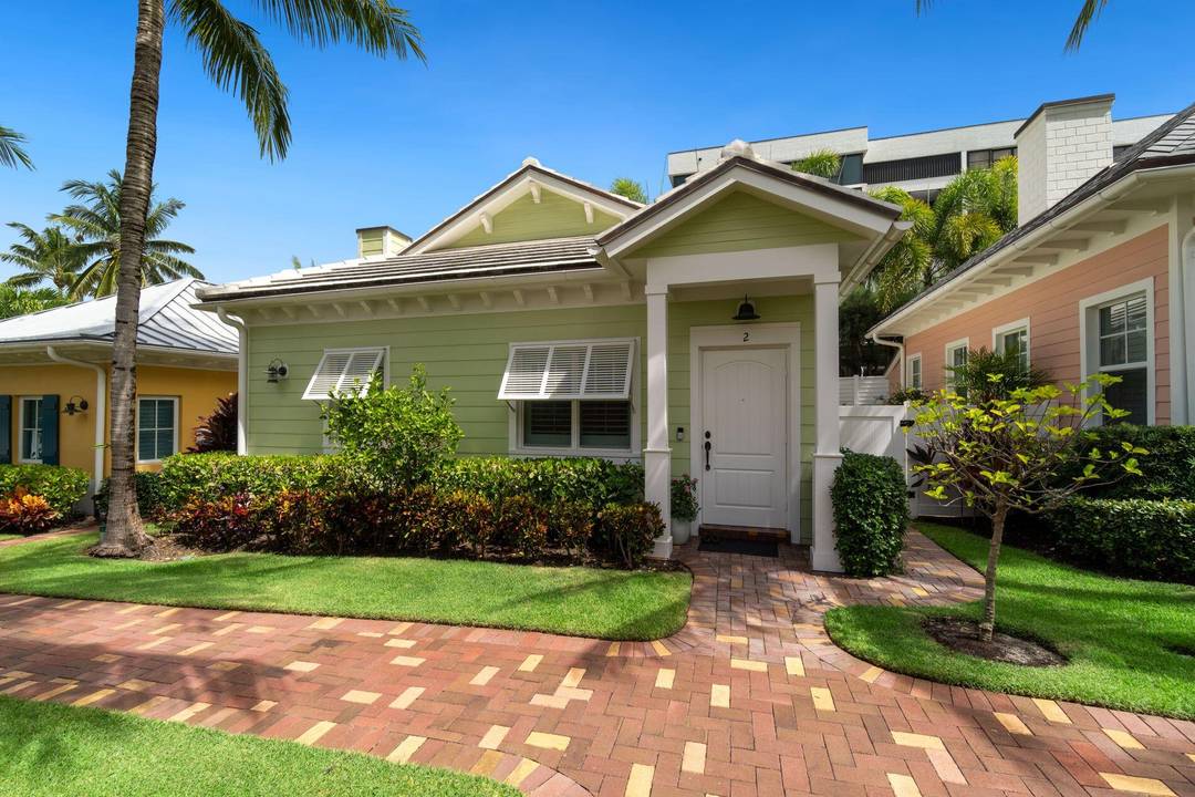 Winter Beach Retreat Upscale 2BR Cottage in Delray Village by the Sea.