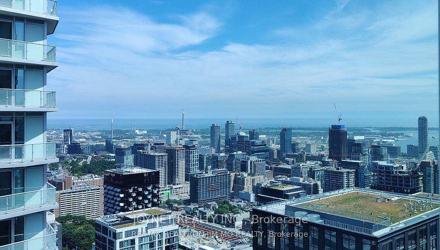 Great lake view on the 53rd floor !
