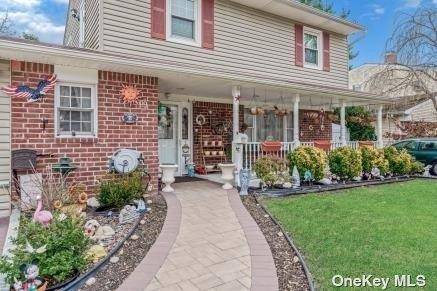 Charming Colonial Home Ready for Immediate Move In Ideal for Busy Lifestyles !