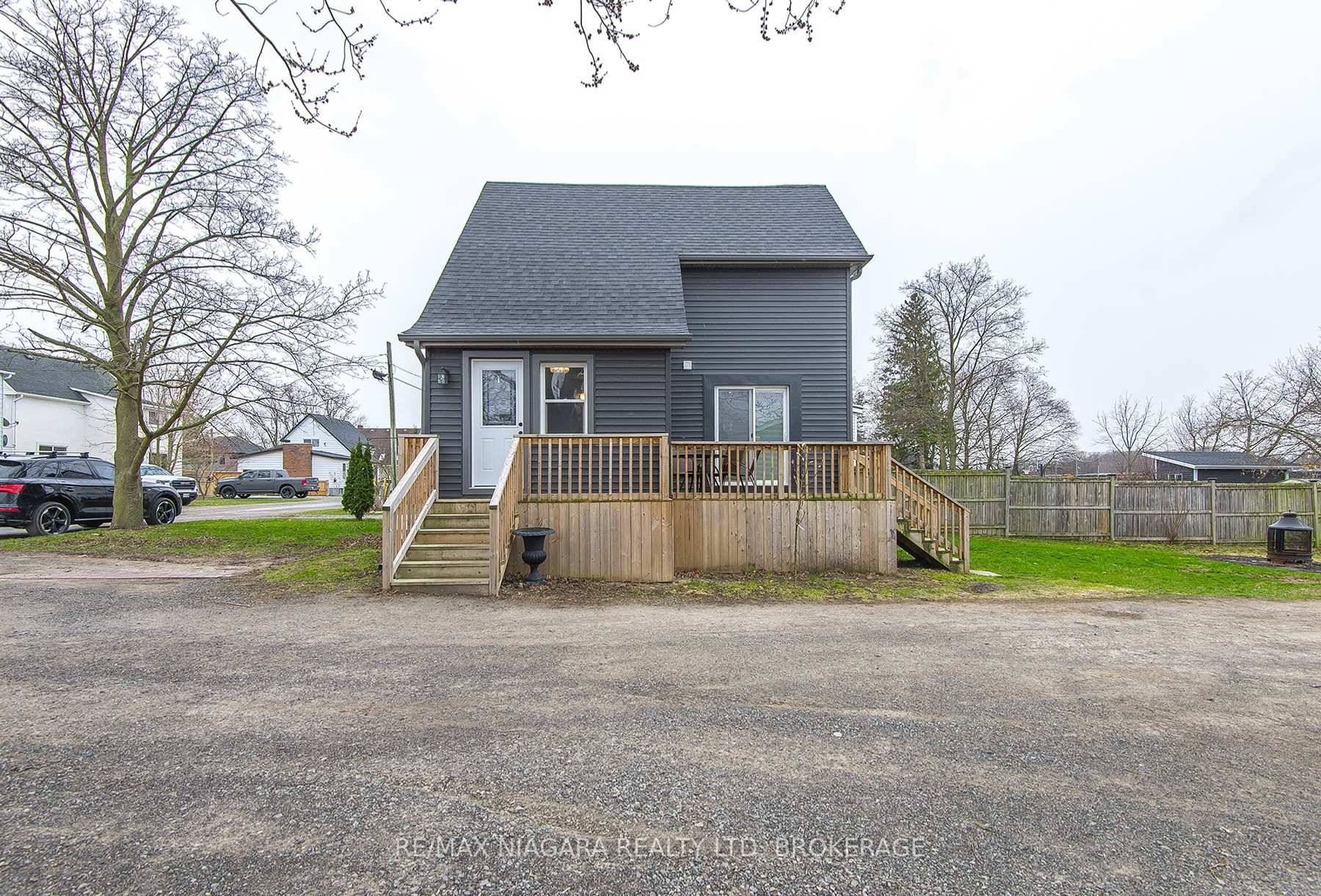 Endless Potential on a Spacious Lot !