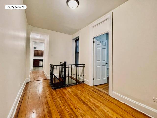 DUPLEX SEPARATE KITCHEN DISHWASHER 2 BATHROOMS Welcome home to your DUPLEX apartment.