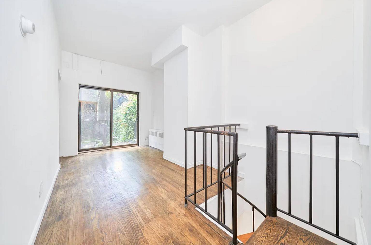 Apartment FeaturesPrivate gardenDuplex Natural SunlightStainless Steel AppliancesHardwood FloorsSoak in TubBuilding AmenitiesElevatorNeighborhood Amenities Laundry around the cornerSteps away from the Port Authority Bus Terminal and the 42nd Street stop w