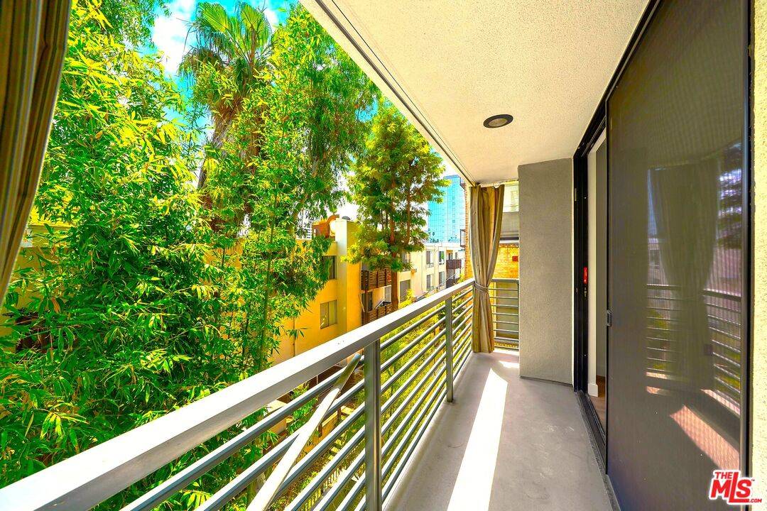 520 S Kingsley Dr 3BR La