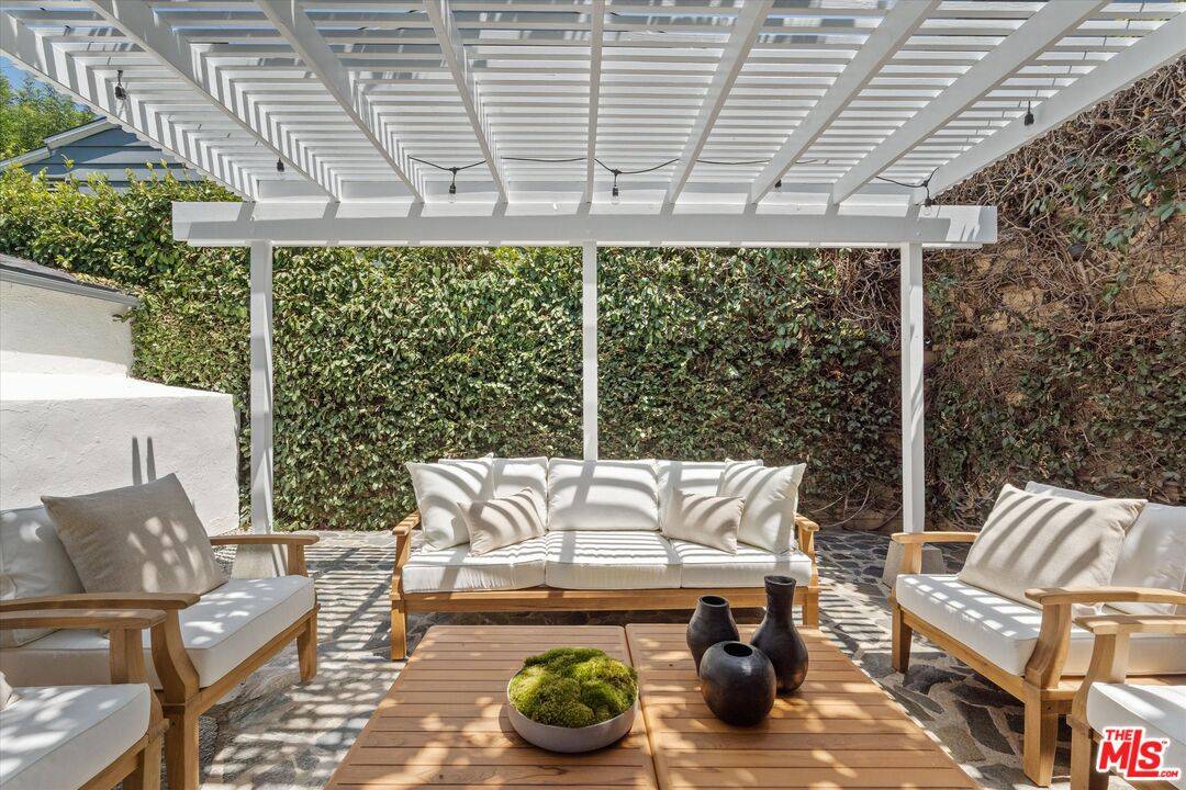 560  N Croft Ave 4BR Beverly Grove La