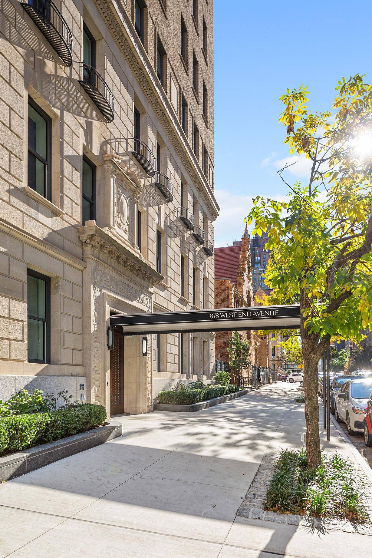 Residence 14D is a loft like 3 bedroom apartment with a private elevator vestibule and impressive views over Manhattan s Upper West Side.