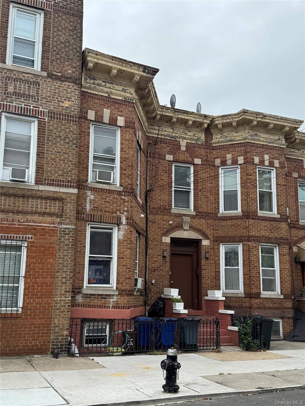 Welcome to 75 20 64th Place in Glendale Ridgewood !