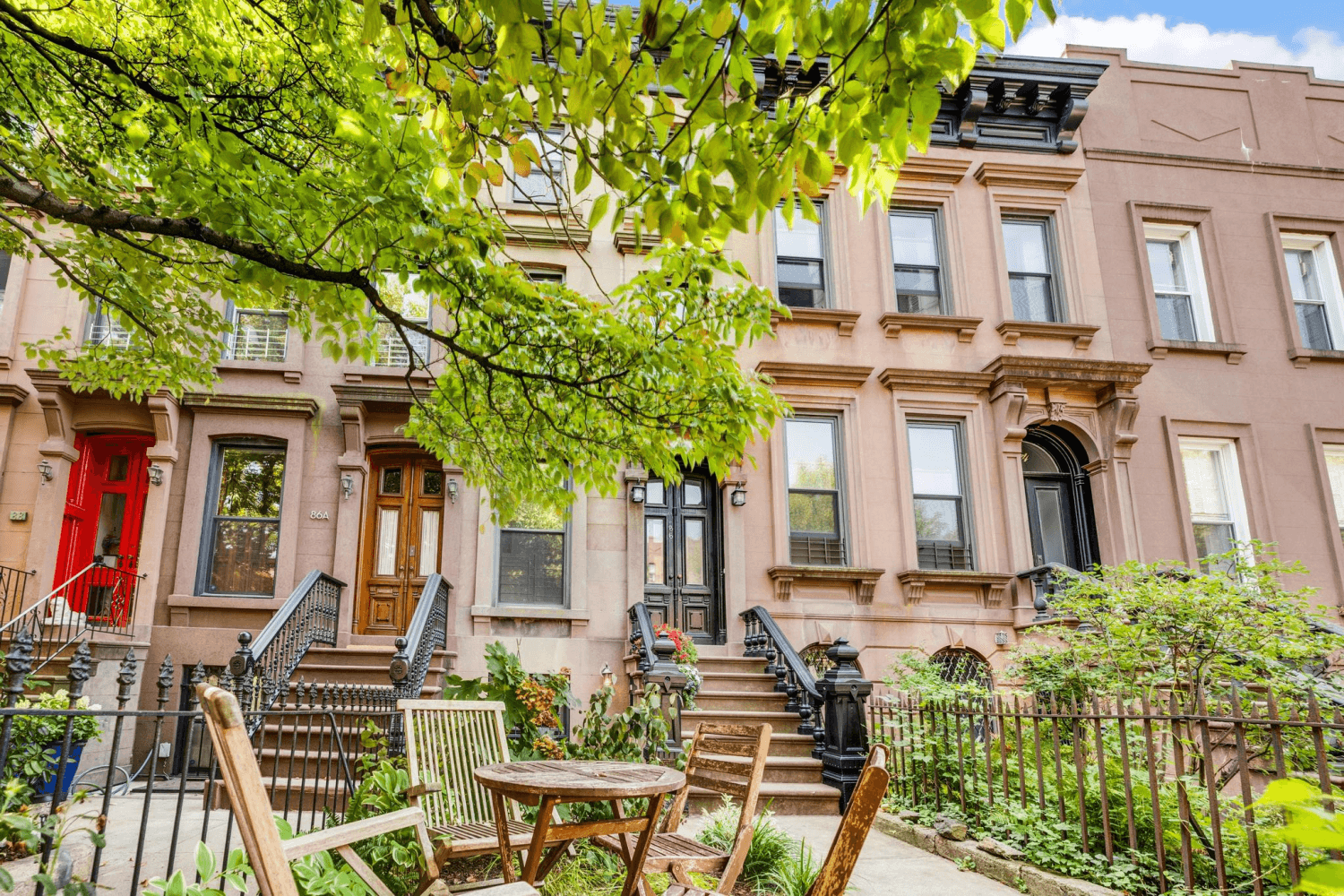 Discover one of Carroll Gardens' most beautiful streets 86 3rd Place.