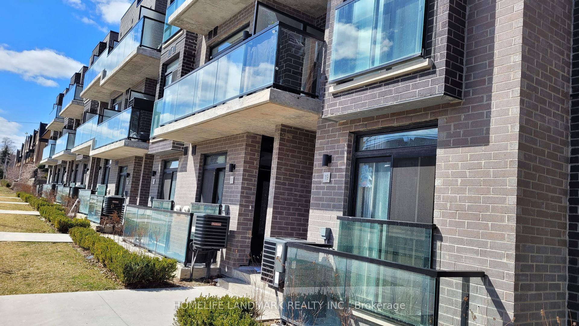Three bedrooms at fantastic Willowdale East location.