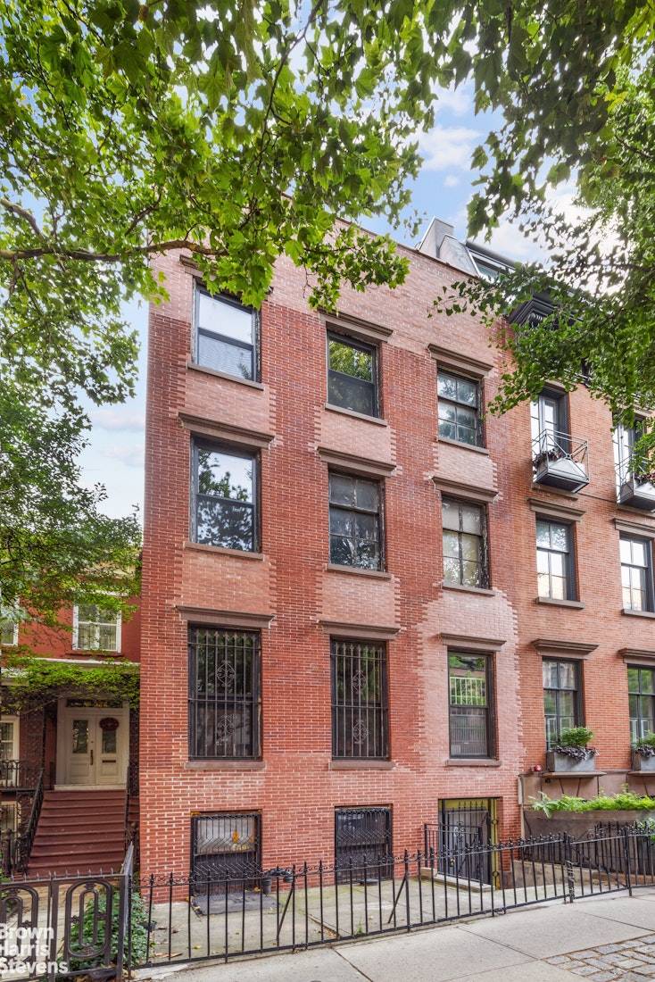GRAMERCY TOWNHOUSE OPPORTUNITY NEW TO MARKET !