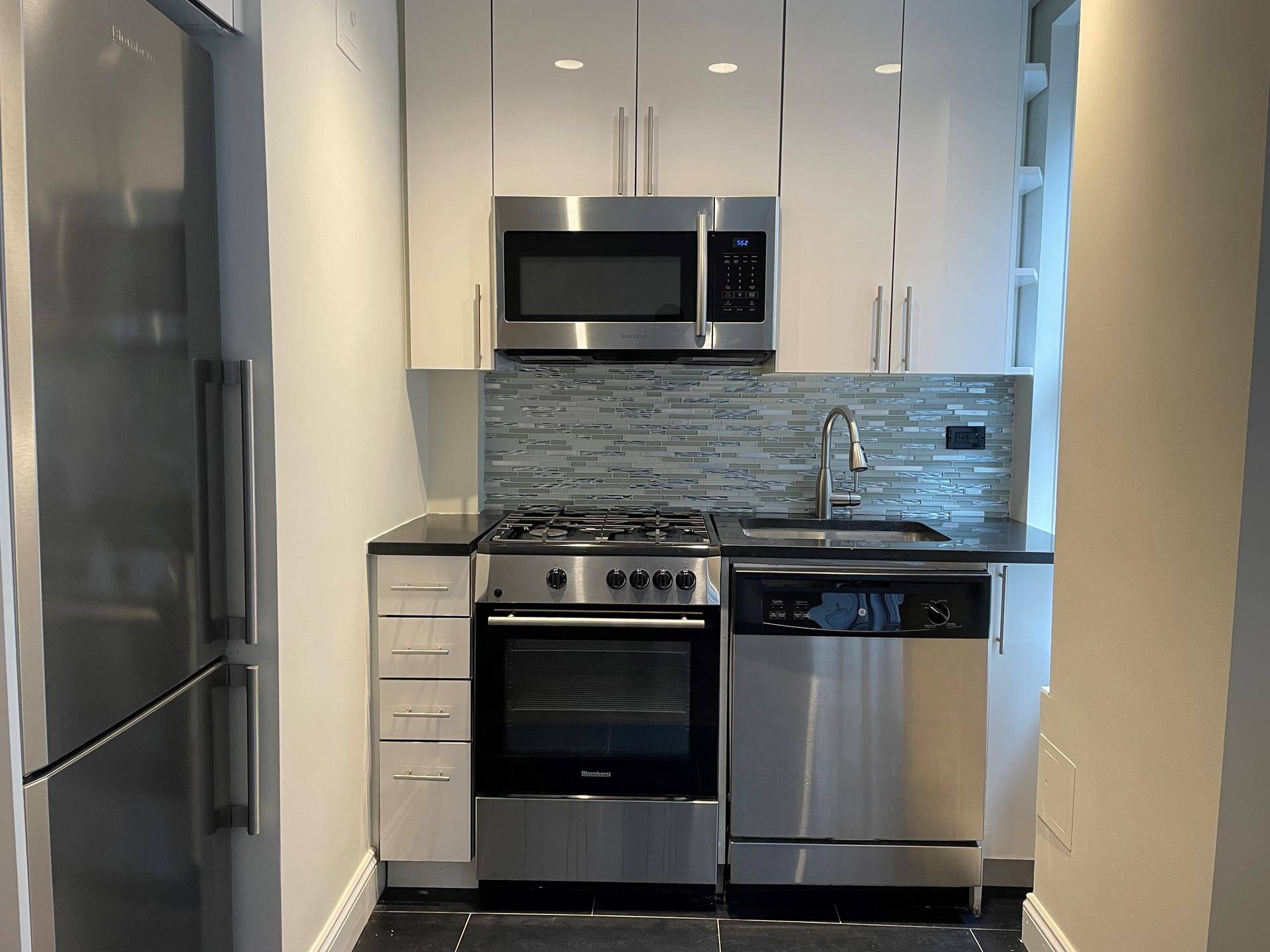 Spacious 1 bedroom with Central Park views !