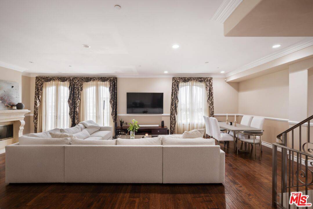 132 S Crescent Dr 3BR Beverly Hills La