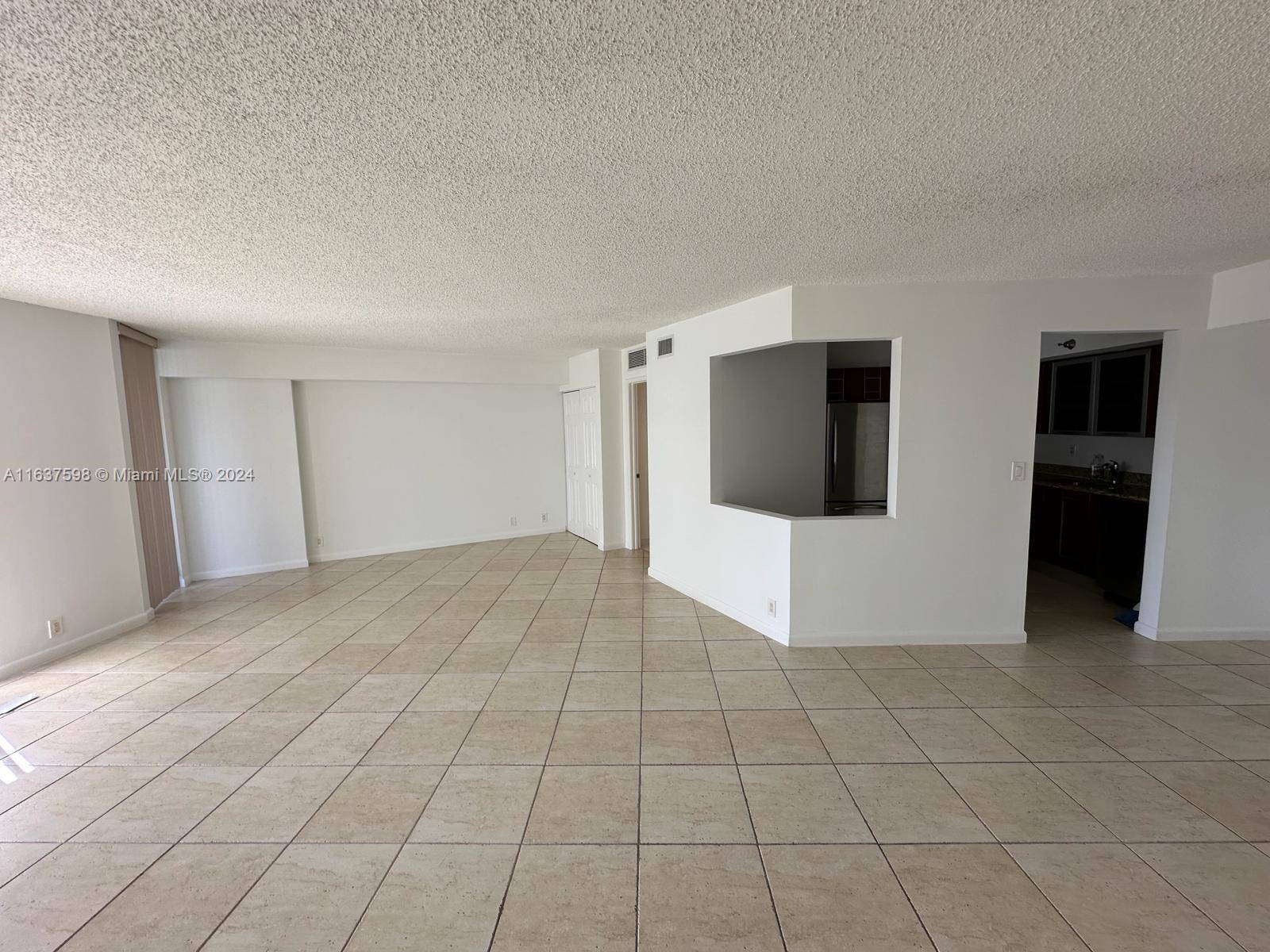 Spacious one bedroom with 2 full bathrooms that can be converted on a second bedroom with a bathroom in suite.